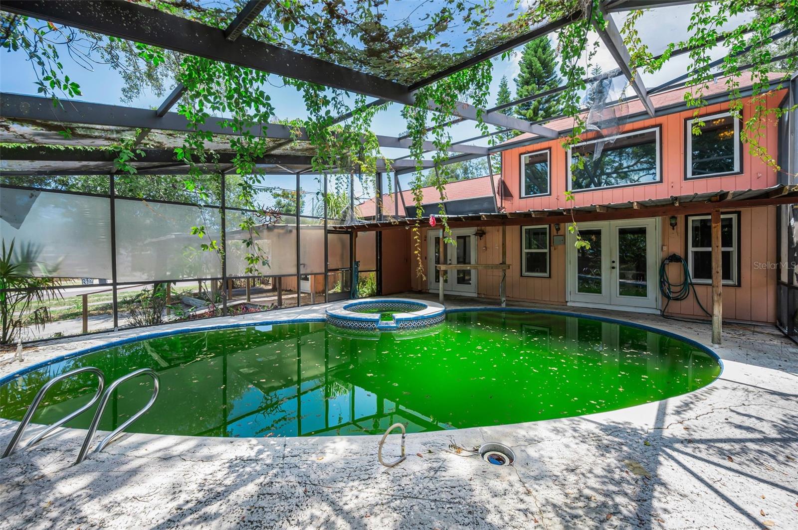YOUNGS SUB DE LUXE - Residential