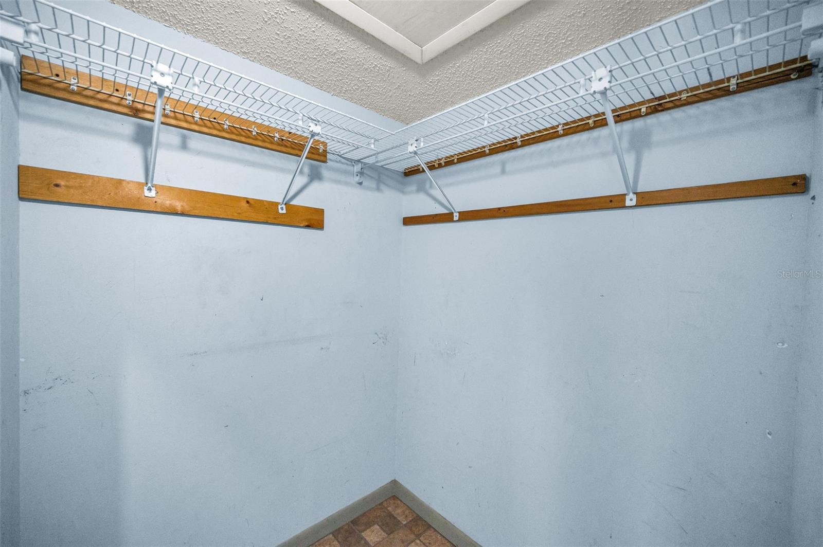 YOUNGS SUB DE LUXE - Residential