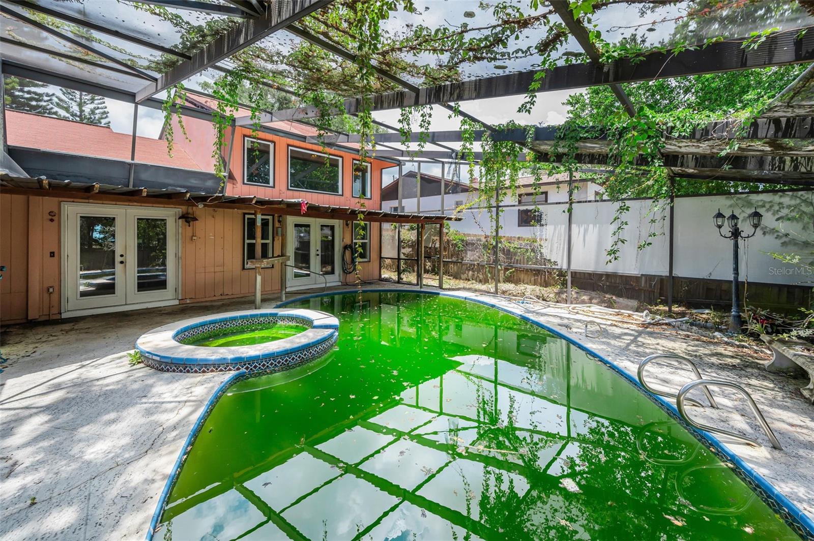 YOUNGS SUB DE LUXE - Residential