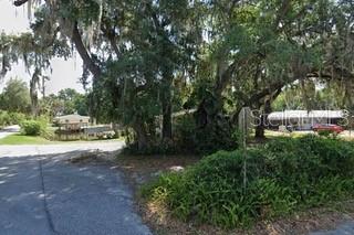 3-bedroom, 1-bath home on a canal going to Lake Pierce.