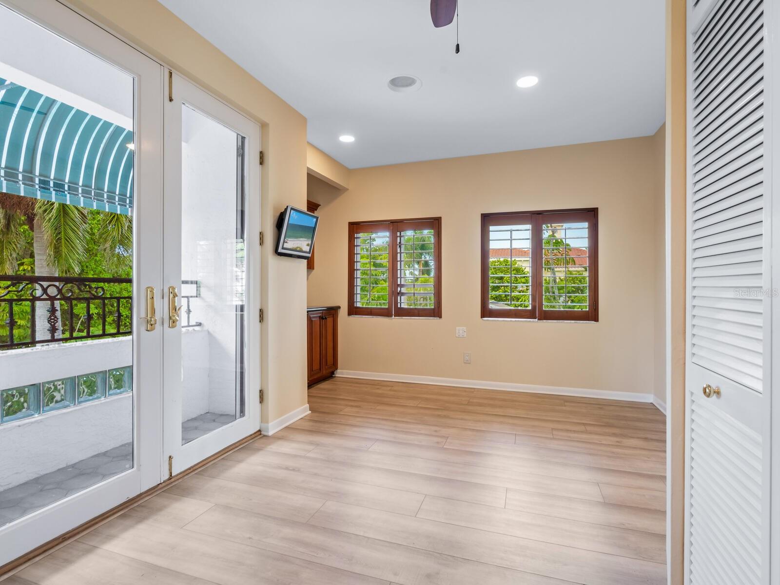 BAY ISLAND - Residential