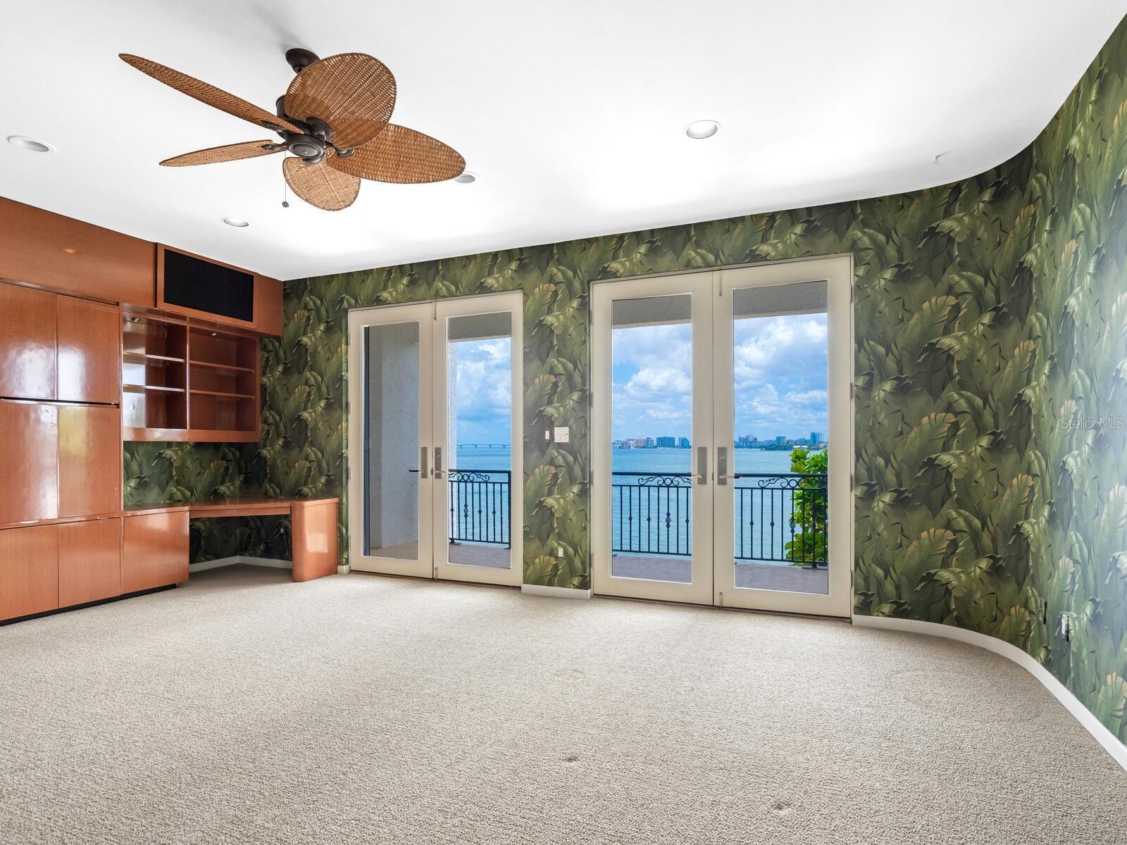 BAY ISLAND - Residential