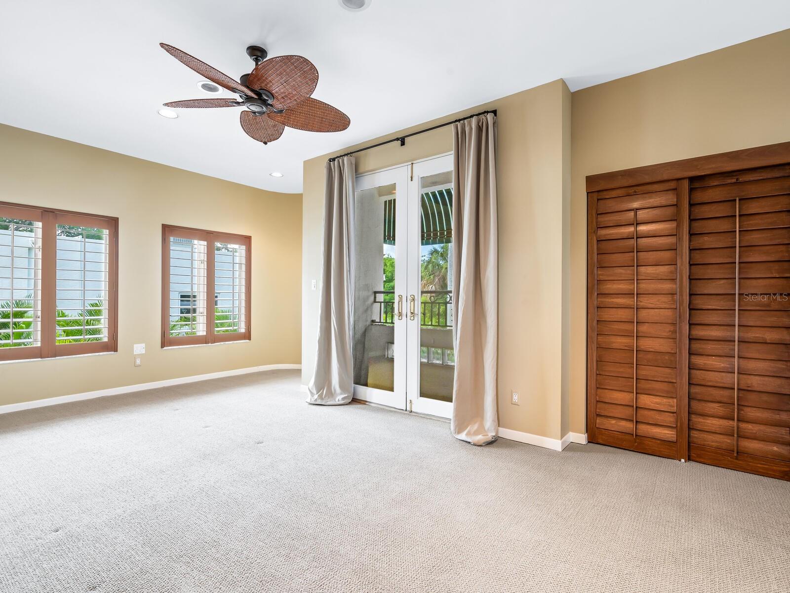 BAY ISLAND - Residential