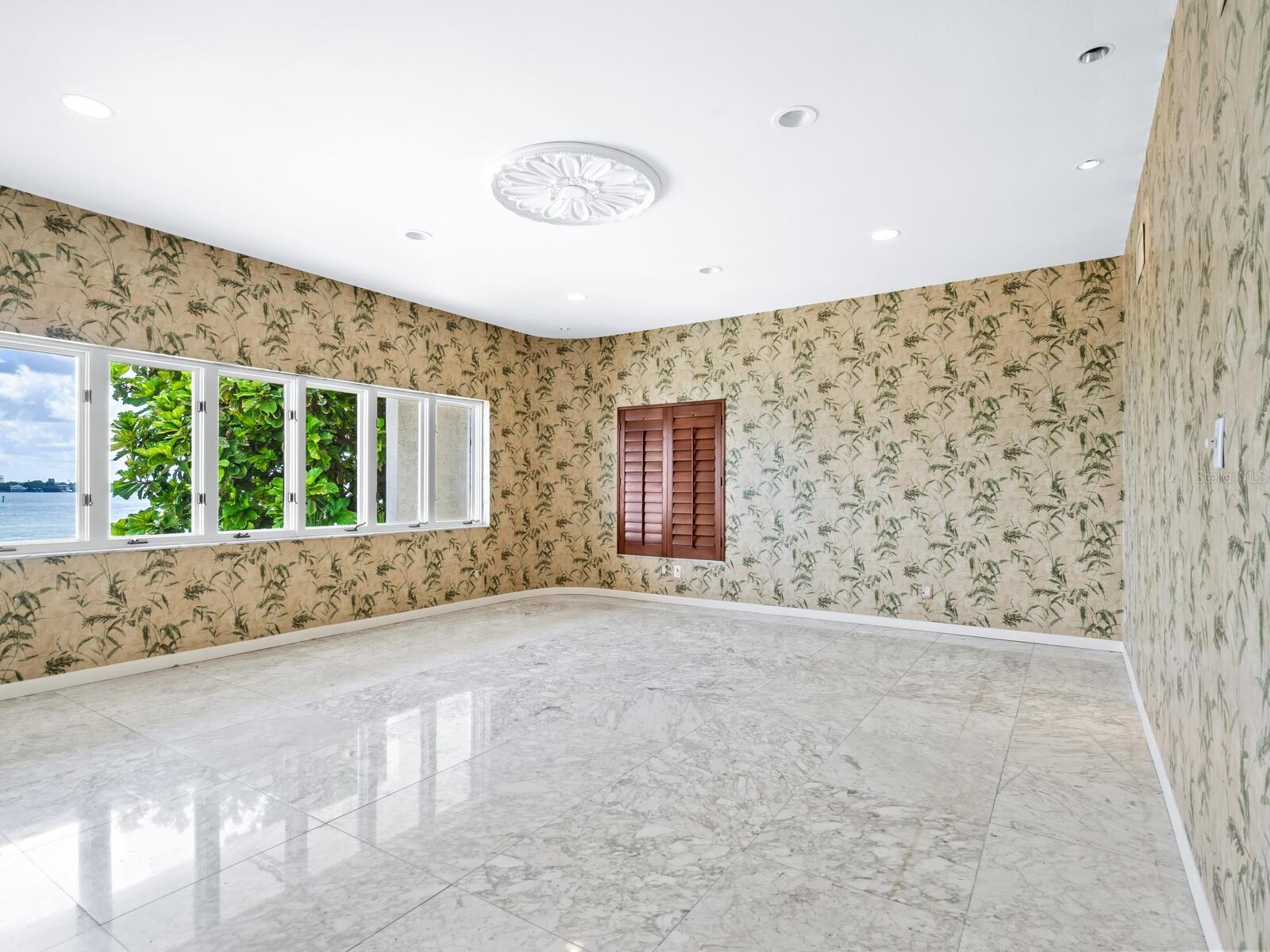 BAY ISLAND - Residential