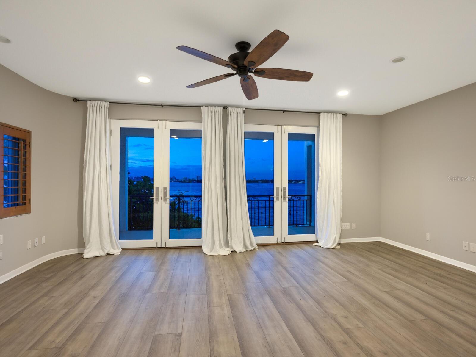 BAY ISLAND - Residential