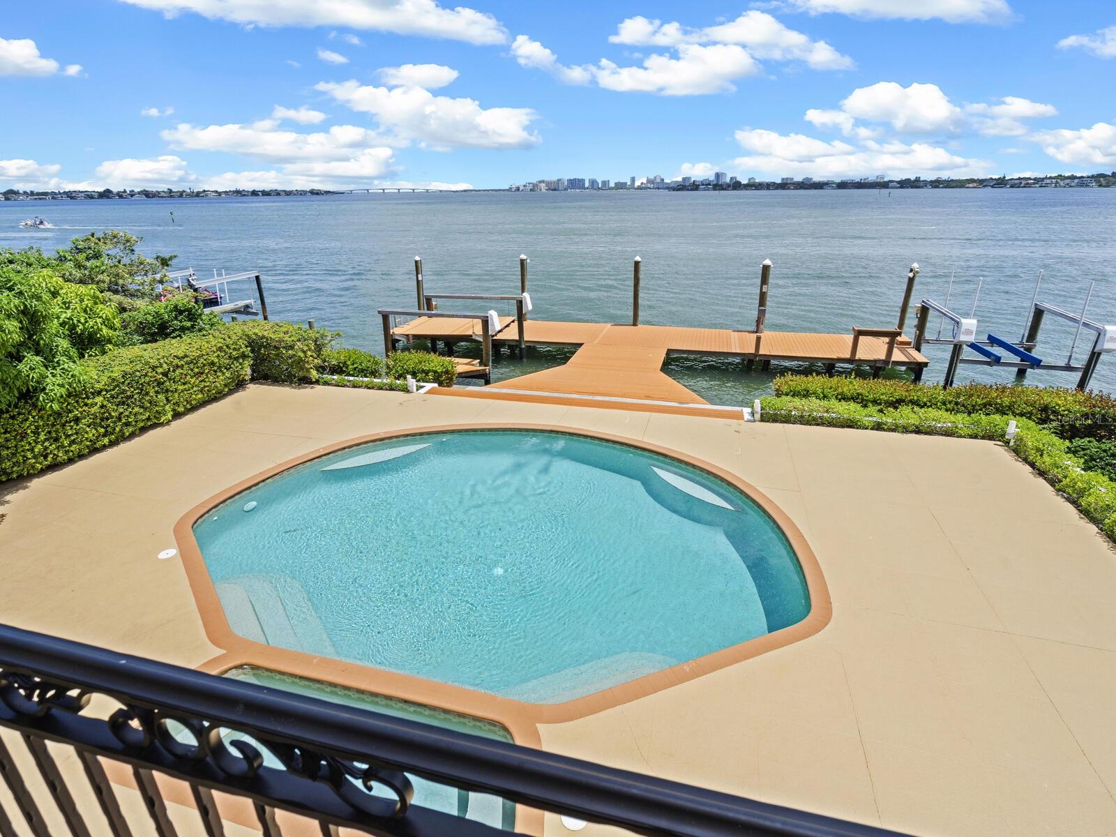 BAY ISLAND - Residential
