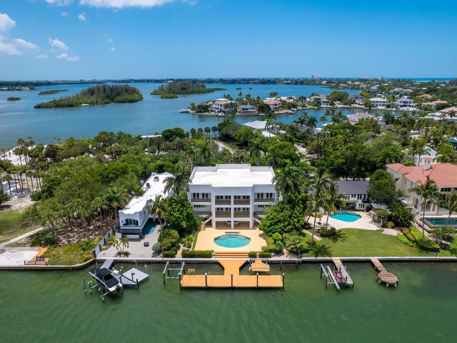 BAY ISLAND - Residential