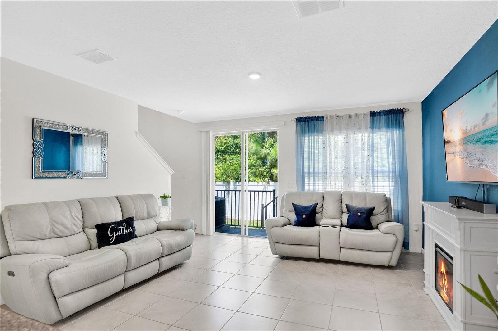 BELLA OAKS - Residential