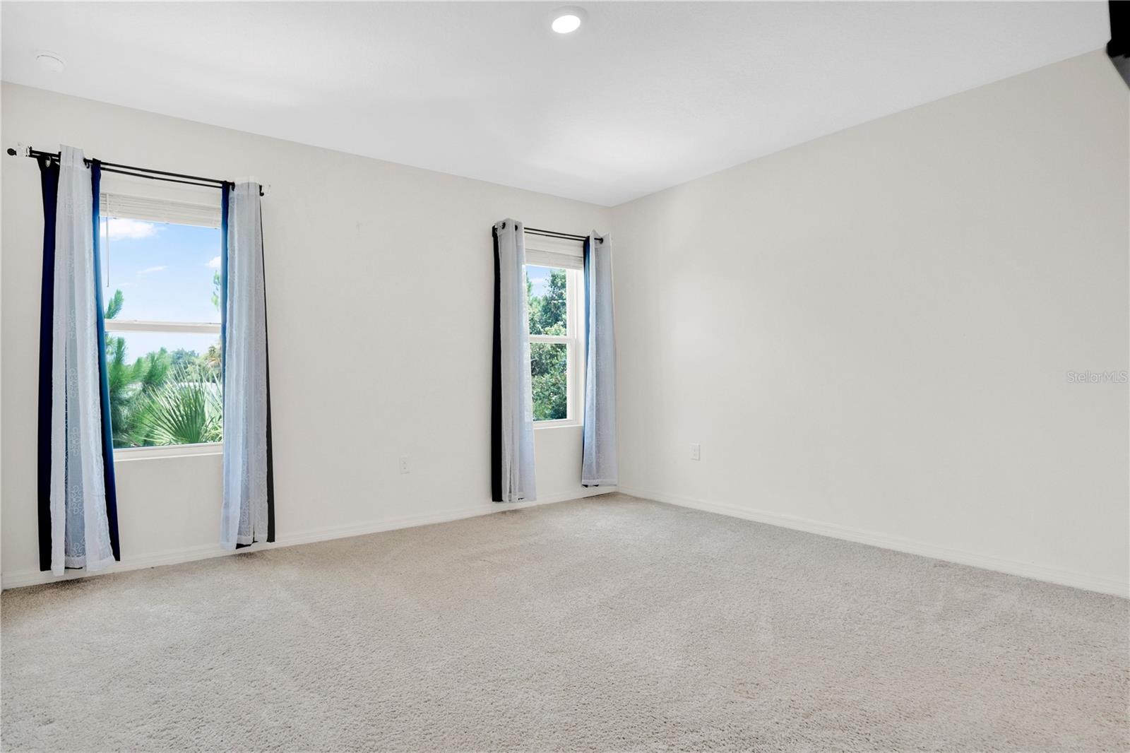 BELLA OAKS - Residential