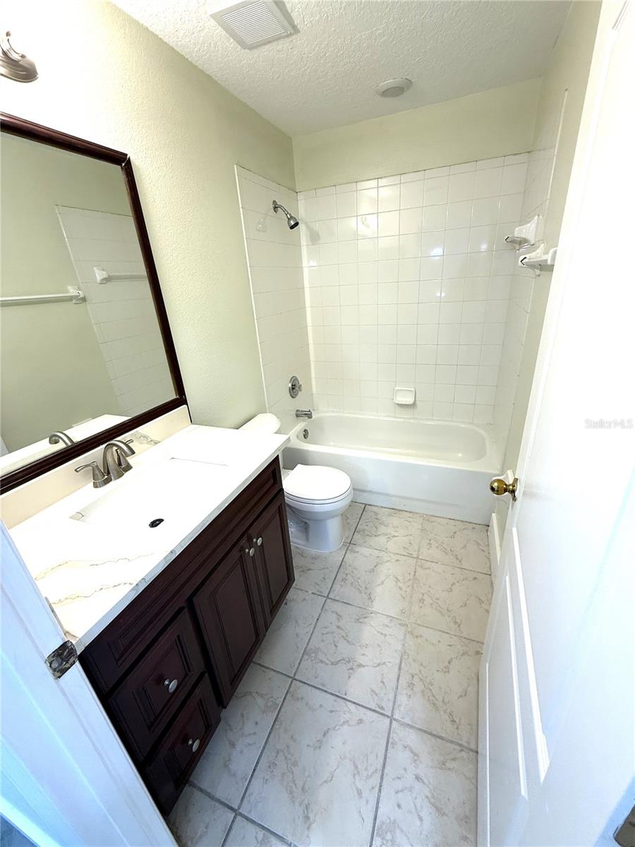 ANDOVER CAY PH 01 44/98 - Residential