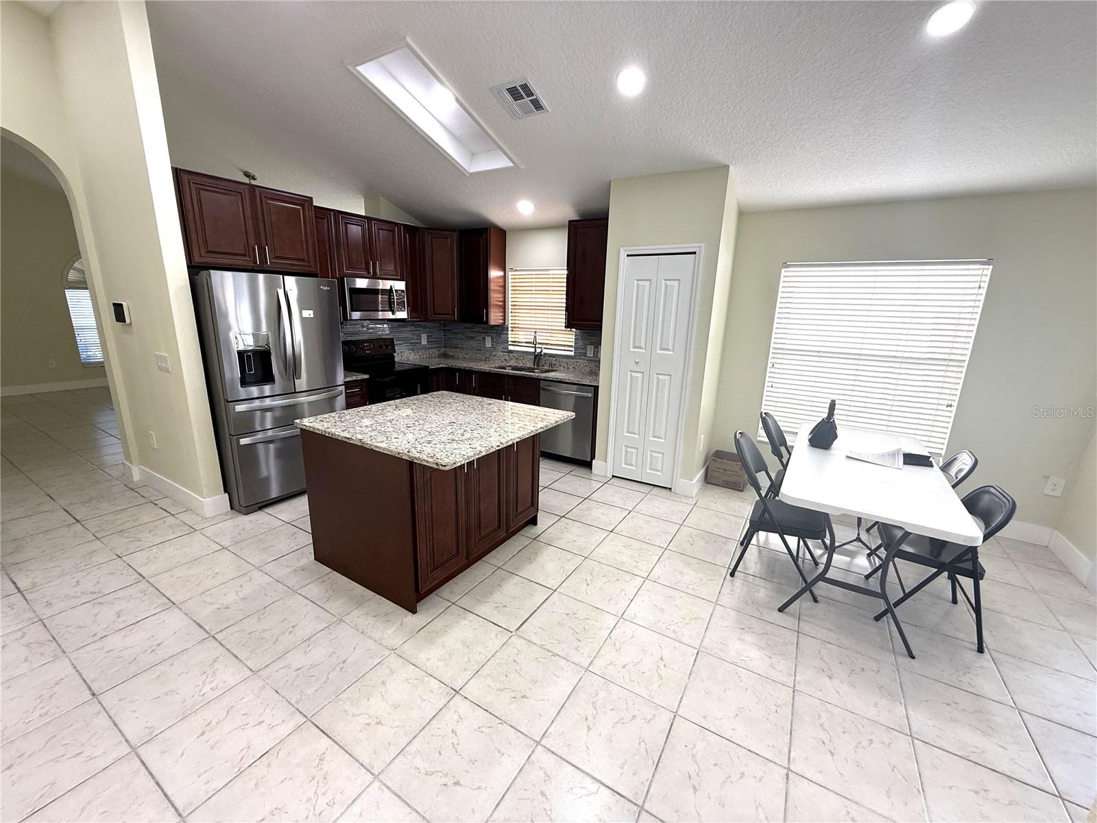 ANDOVER CAY PH 01 44/98 - Residential