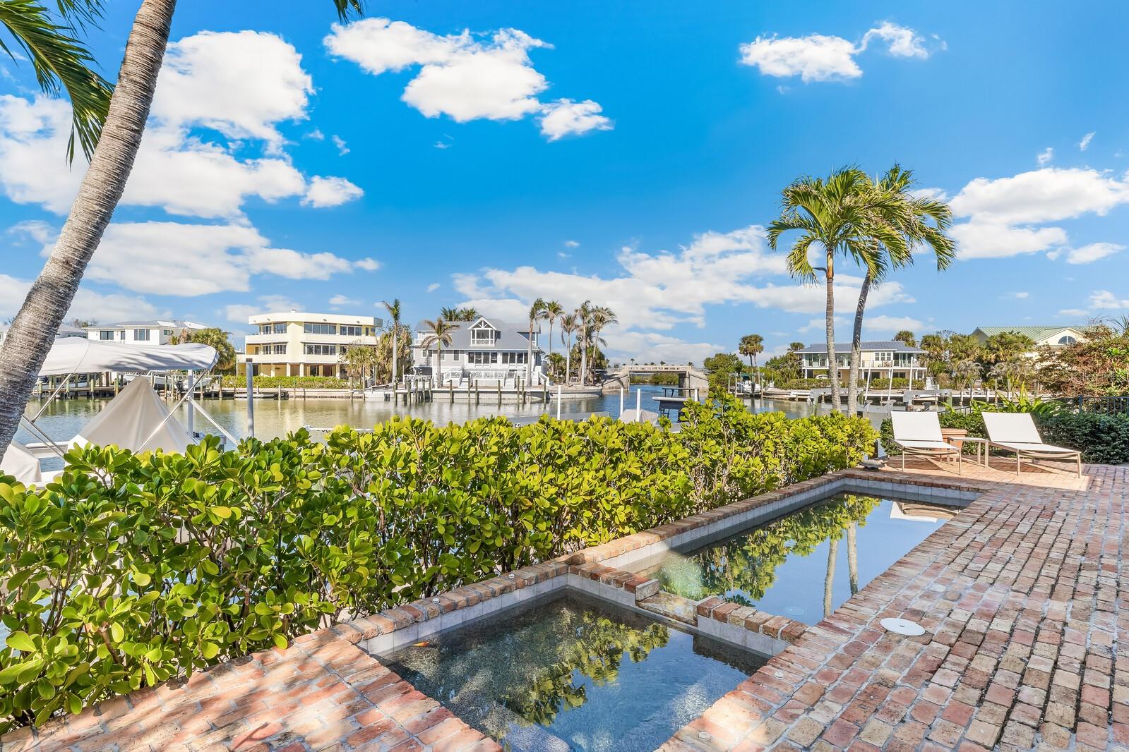 HARBOR DRIVE WATERWAYS - Residential