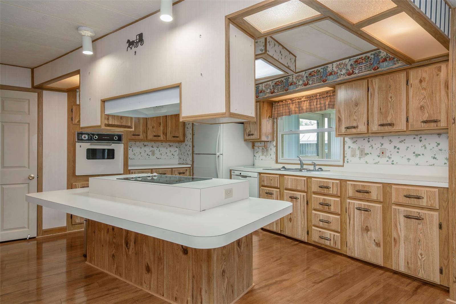 FOXWOOD LAKE ESTATES PH 01 - Residential