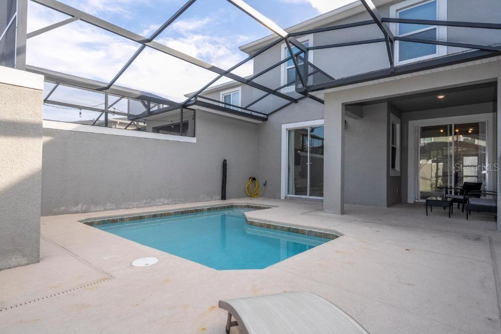 COVE AT STOREY LAKE III - Residential