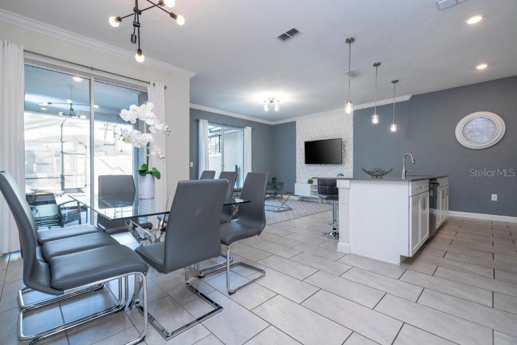 COVE AT STOREY LAKE III - Residential