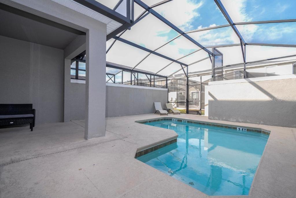 COVE AT STOREY LAKE III - Residential