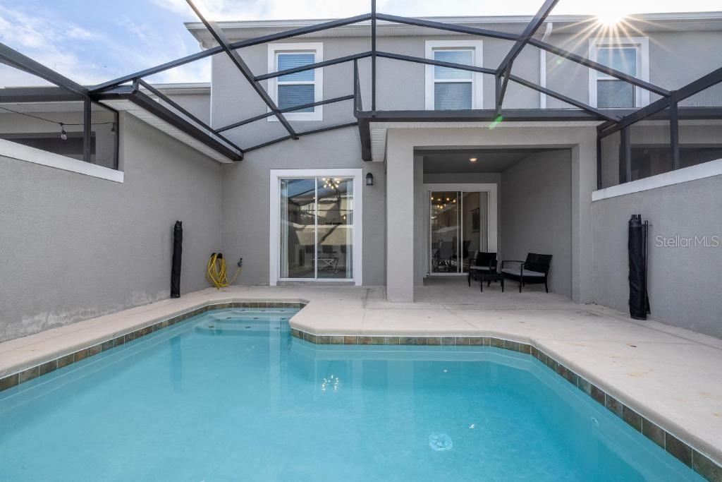COVE AT STOREY LAKE III - Residential