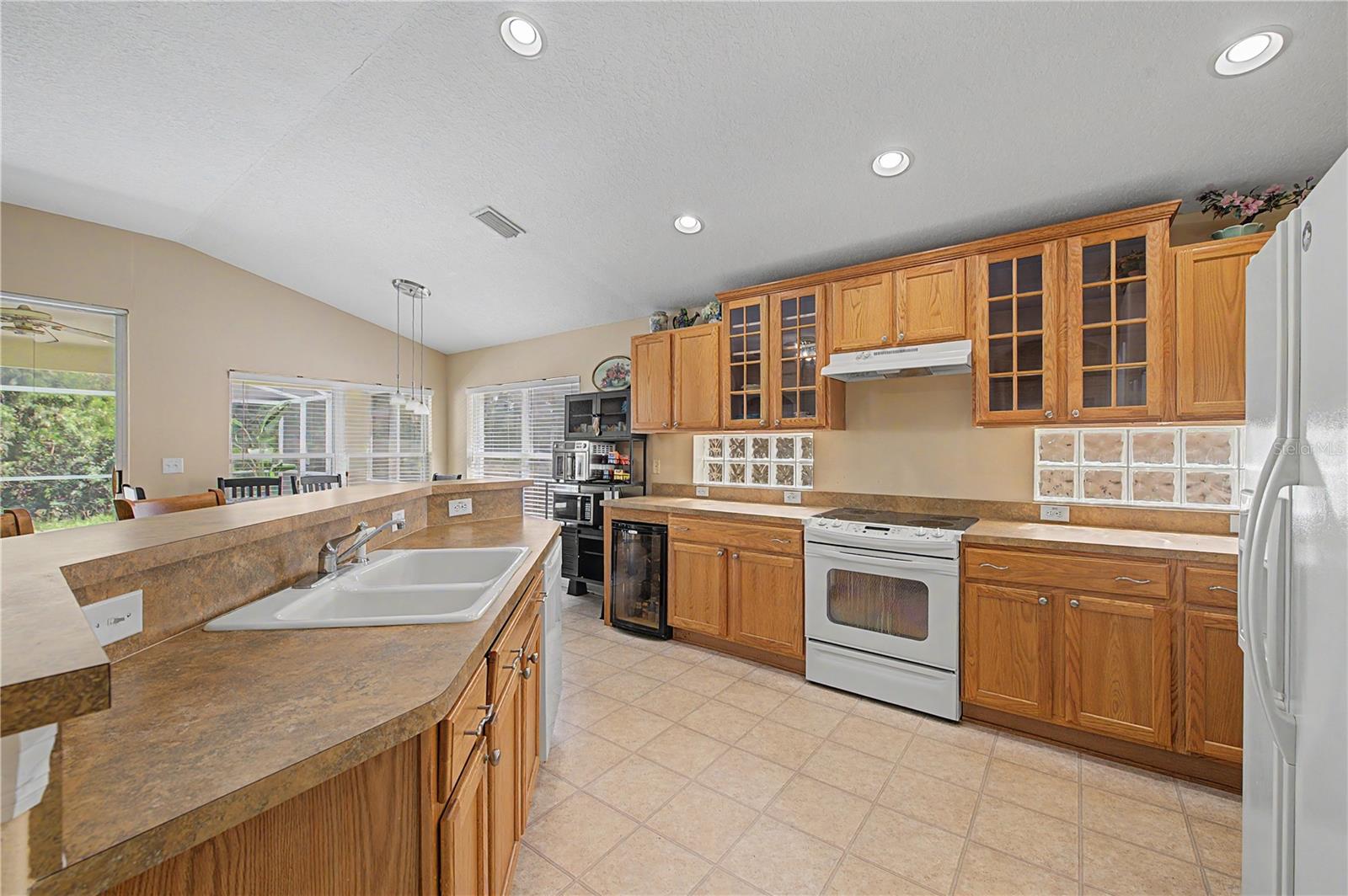 WHISPERING OAKS SECOND ADDITIO - Residential