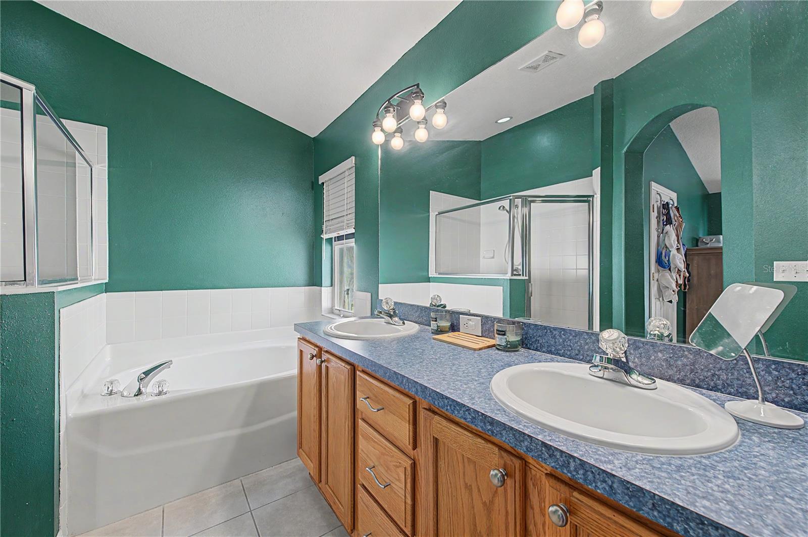 WHISPERING OAKS SECOND ADDITIO - Residential