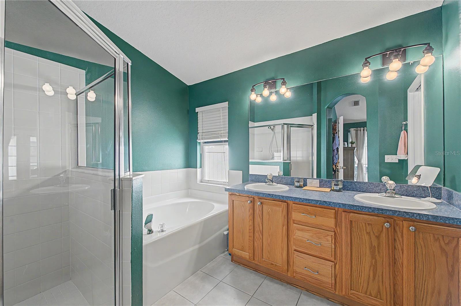WHISPERING OAKS SECOND ADDITIO - Residential