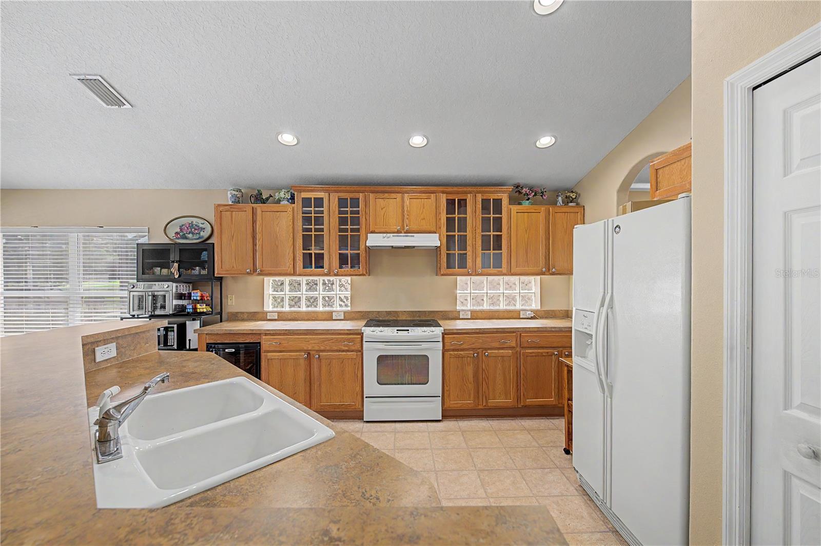 WHISPERING OAKS SECOND ADDITIO - Residential