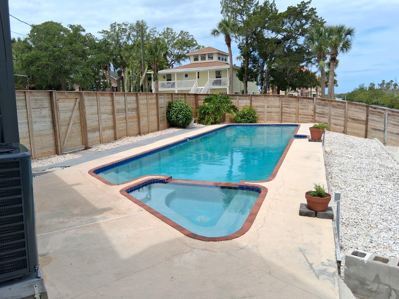 MARTHAS VINEYARD - Residential