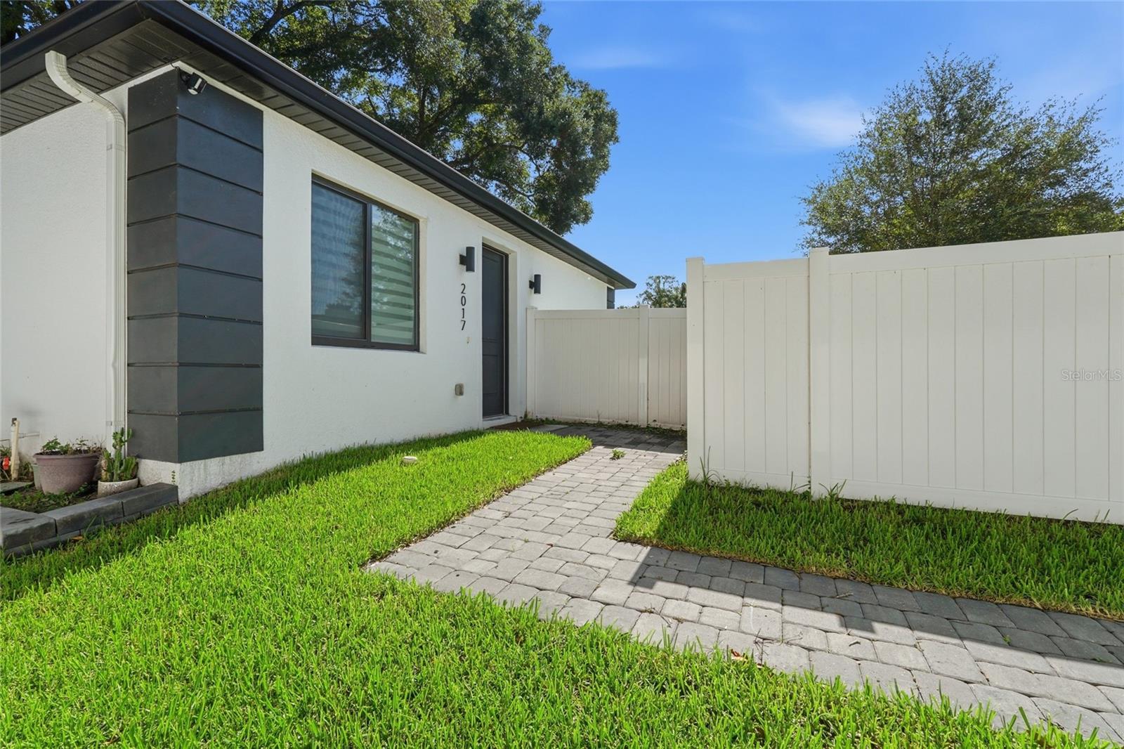CLOVERLAWN - Residential