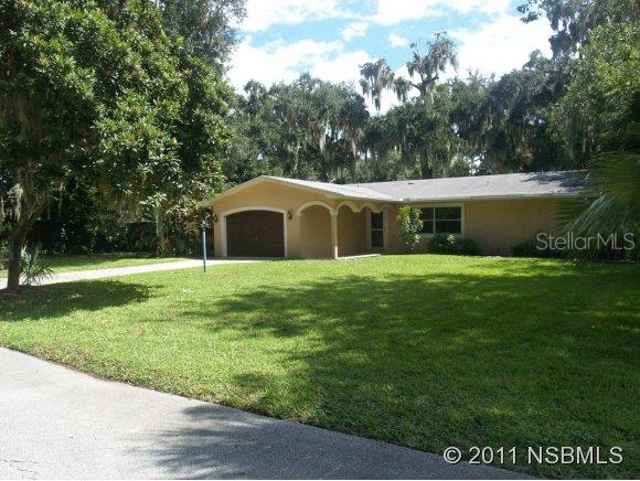LARGE RENOVATED CANALFRONT HOME ON A HUGE LOT WITH LARGE BEAUTIFUL OAKS. LOCATED ON A WIDE CANAL CLOSE TO THE INTRACOASTAL OFFERING A BOATING AND FISHING LIFESTYLE EXTRAORDINAIRE. LUXURY, NATURE AND PRIVACY ALL MEET AT THIS HOME. GODFREY HAS AN IMPRESSIVE ROW OF HIGH END HOMES. ;Water: City