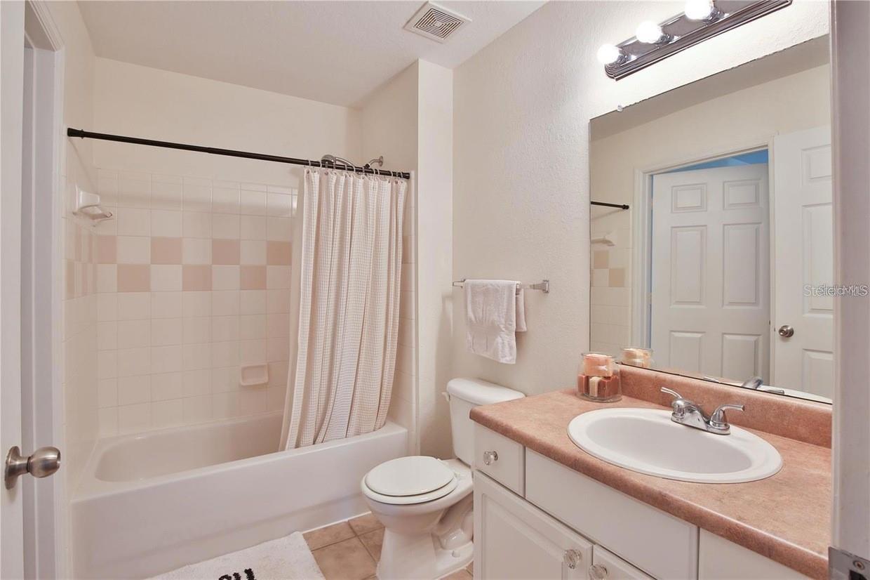 ADMIRALS WALK - Residential Lease