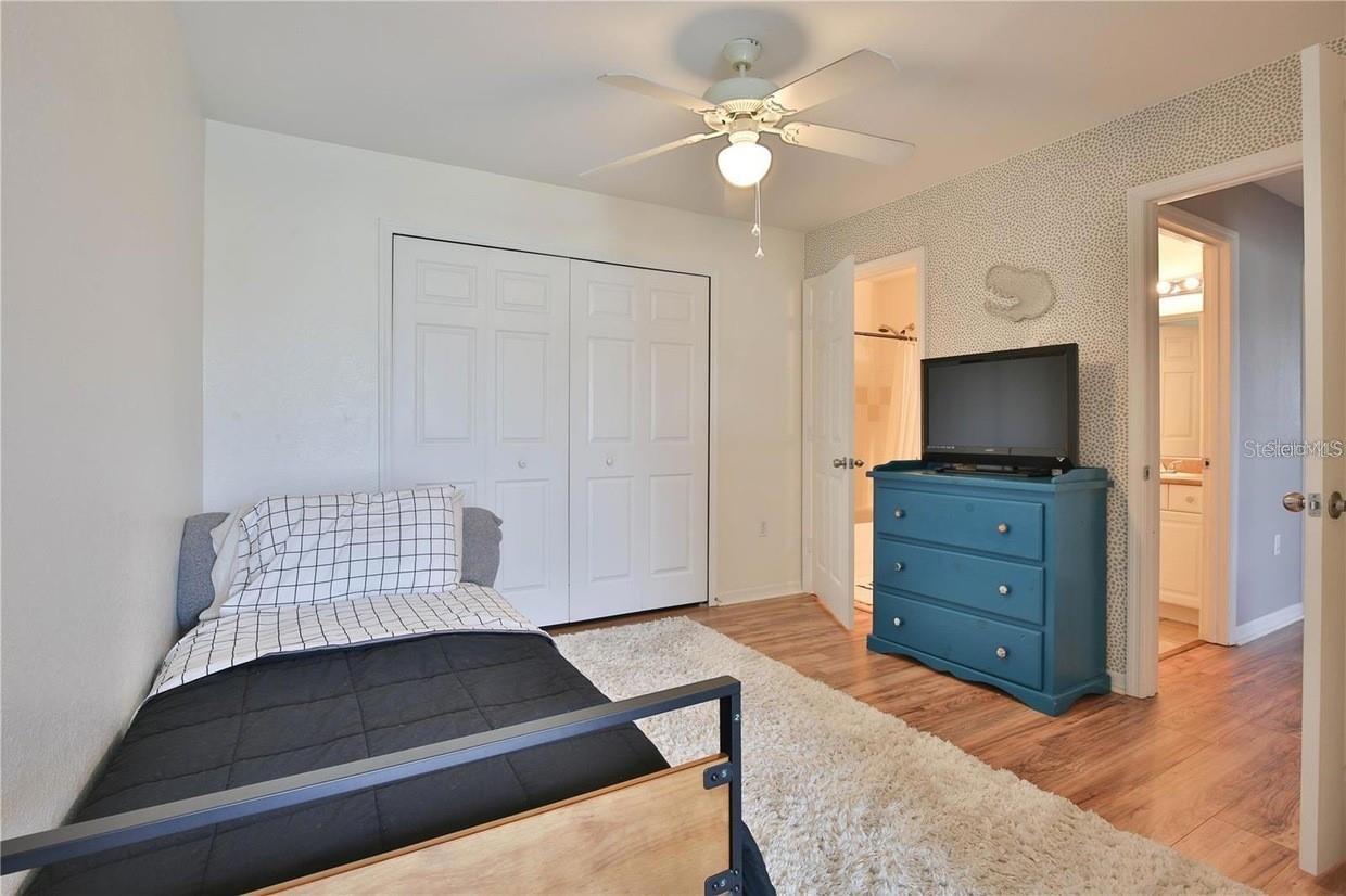 ADMIRALS WALK - Residential Lease