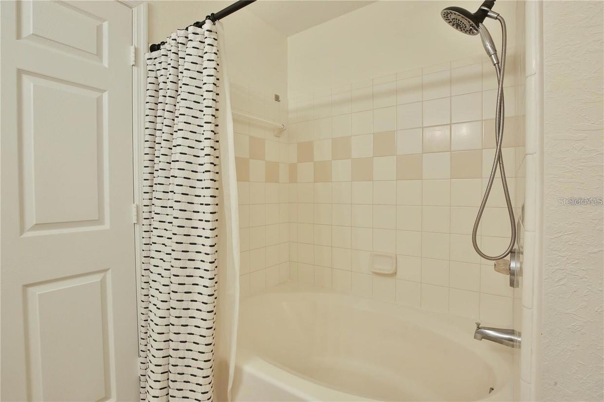 ADMIRALS WALK - Residential Lease