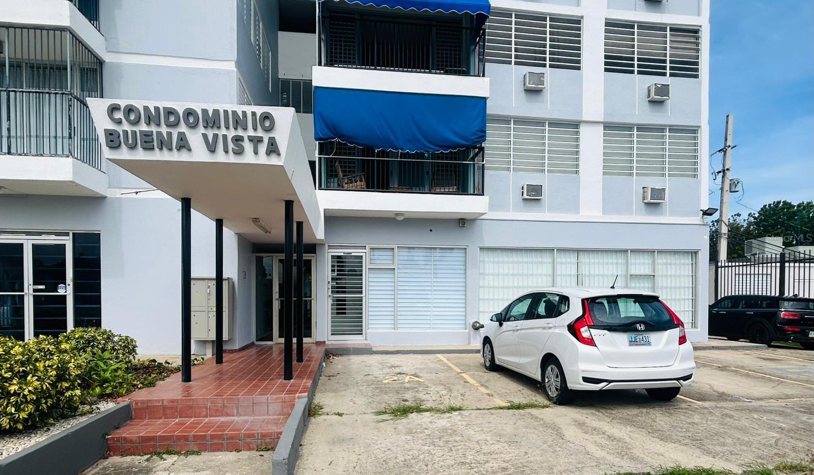 MODERN, MOVE-IN READY OFFICE IN PONCE! First Floor – Buenavista Building, 1396 Calle Bonita, Suite 104-C, Ponce, PR 00716. Spacious and beautiful, fully renovated and furnished office for sale, ideal for professionals seeking comfort, visibility, and a strategic location. Includes four private offices, a conference room, a functional kitchenette, and a bathroom. The property features: Reception area; Conference area with table and four chairs; Kitchenette with toaster, microwave, mini-fridge, and water cooler; Three inverter air conditioners and two plasma TVs; Front and side parking; Ample closets, modern trim, and blinds on all windows; Includes four desks, twelve chairs, a waiting room cabinet, a horizontal metal filing cabinet, and fire extinguishers. Strategically located steps from Centro del Sur Shopping Center, Avenida Las Américas, and the Ponce Bypass. Quick and convenient access for you and your clients!