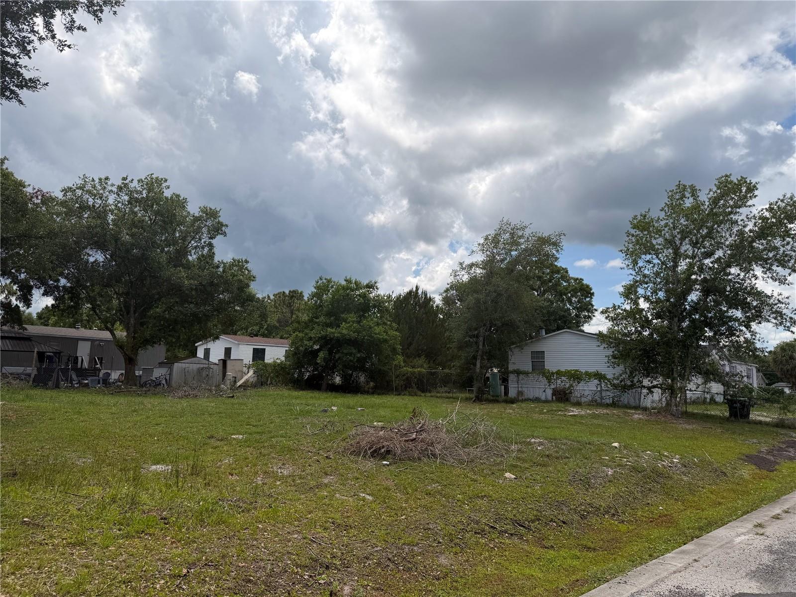 Already cleared and connected land in Bithlo. Owner is motivated and seller financing is available, call for details. This land is ready to build on!