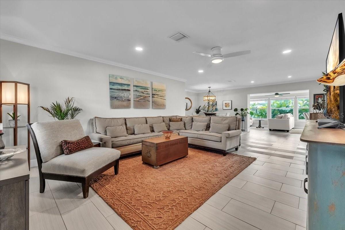 TARPON CENTER BAHAMA VILLAS - Residential