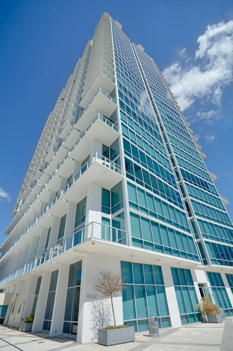 VUE AT LAKE EOLA - Residential