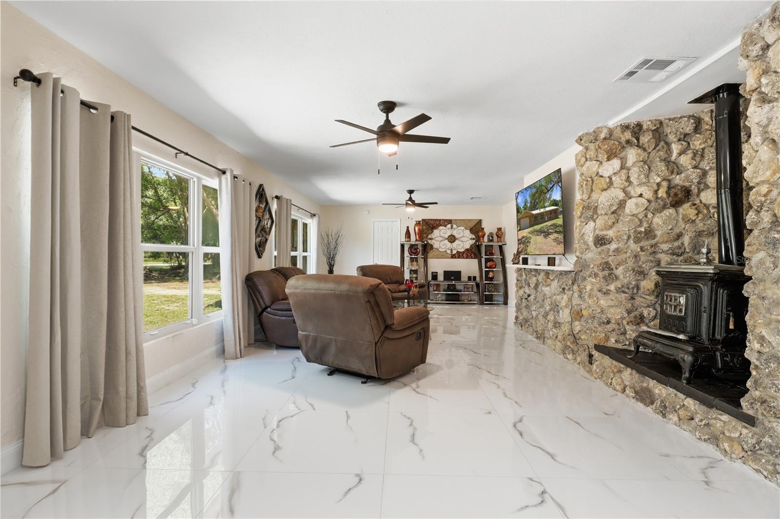 CASONS INGLIS ACRES - Residential