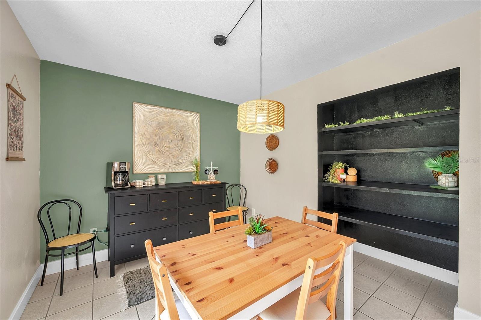 CRYSTAL PARK - Residential Lease