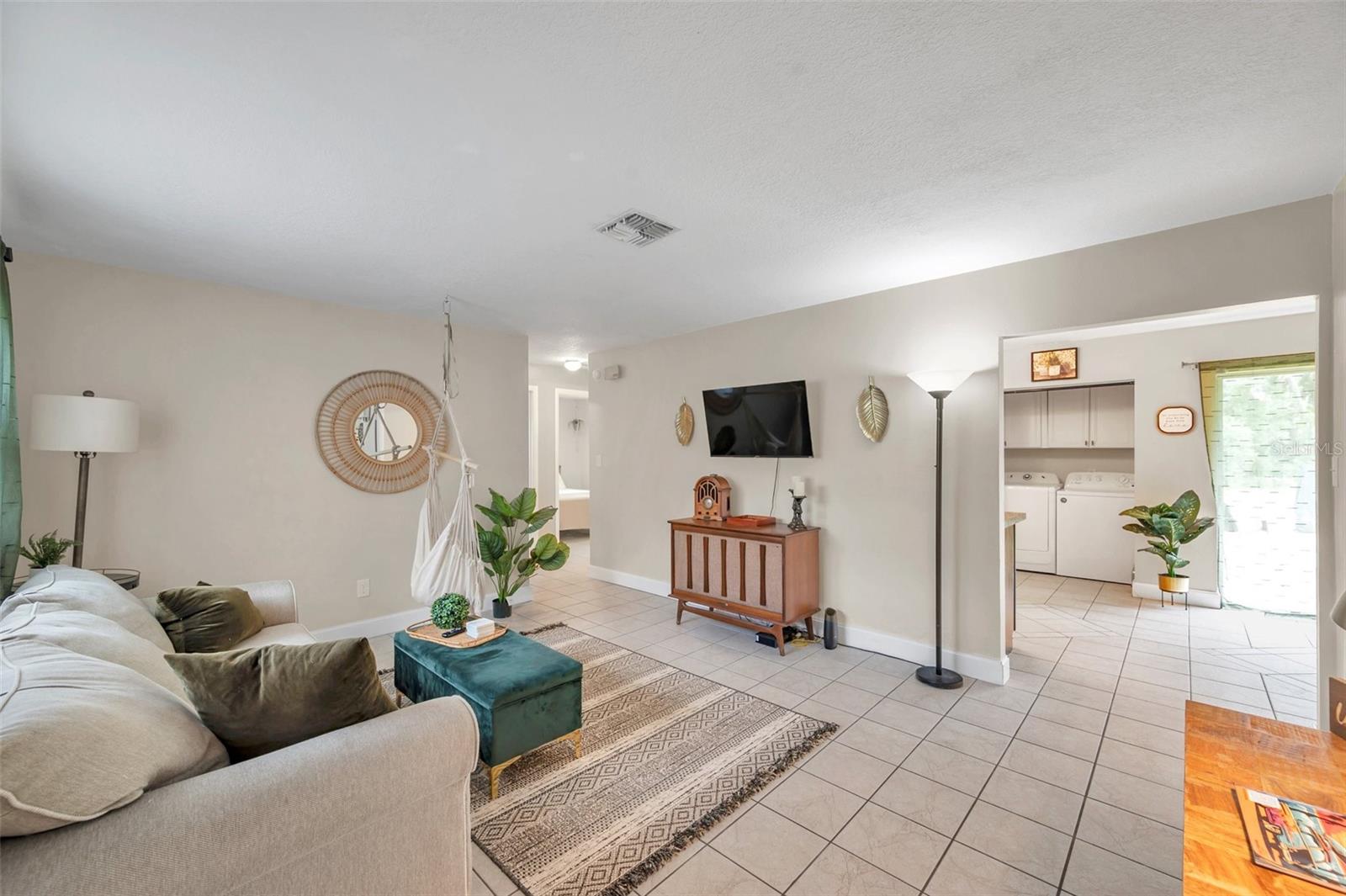 CRYSTAL PARK - Residential Lease