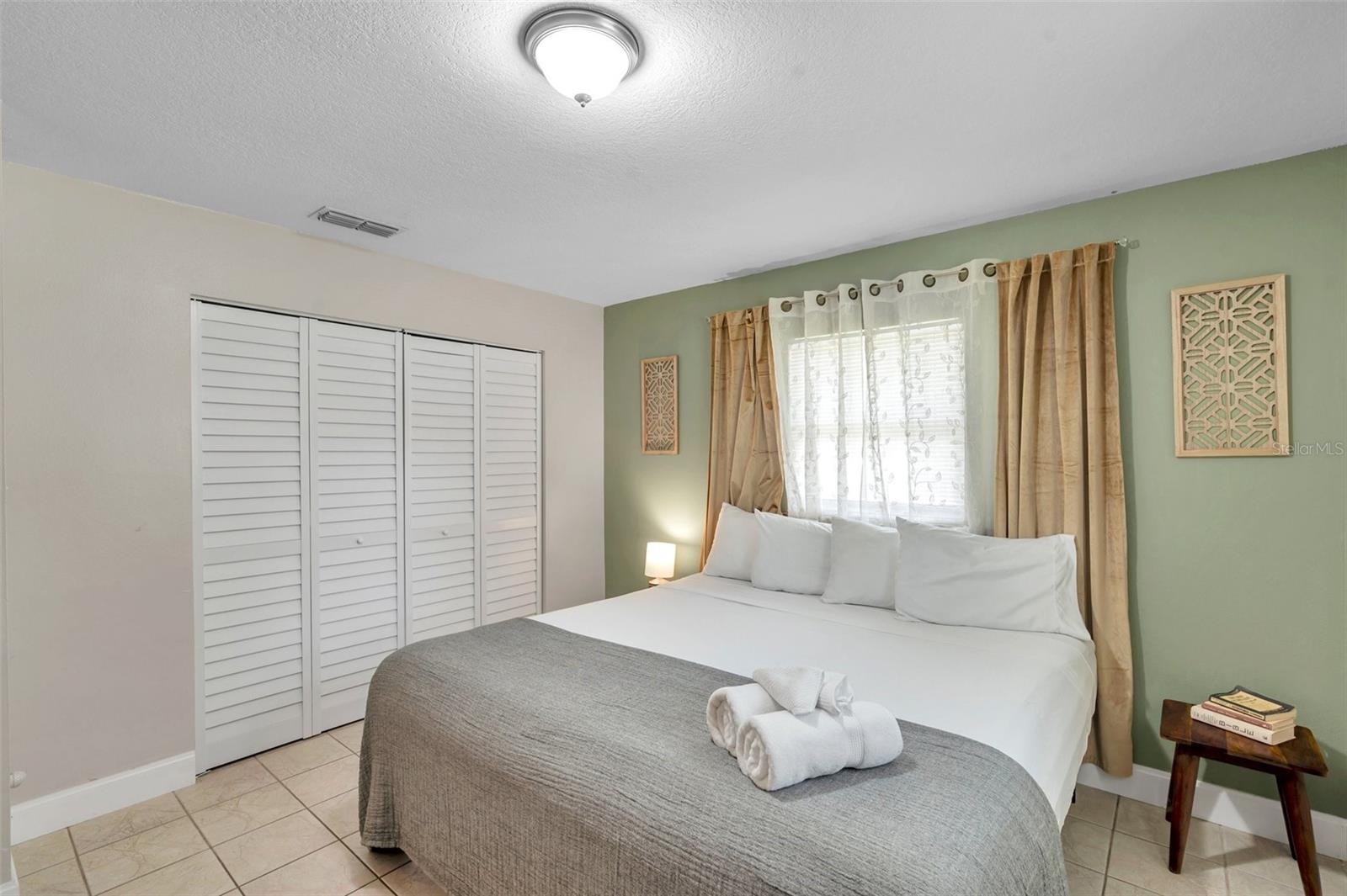 CRYSTAL PARK - Residential Lease