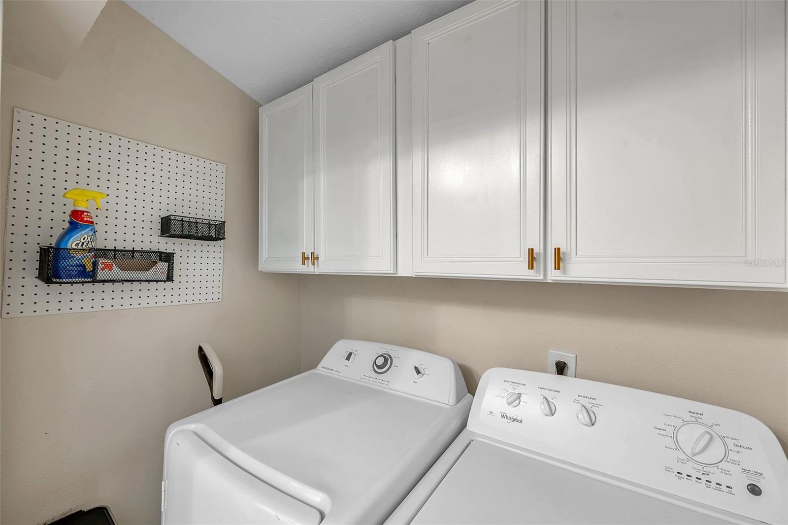 CRYSTAL PARK - Residential Lease