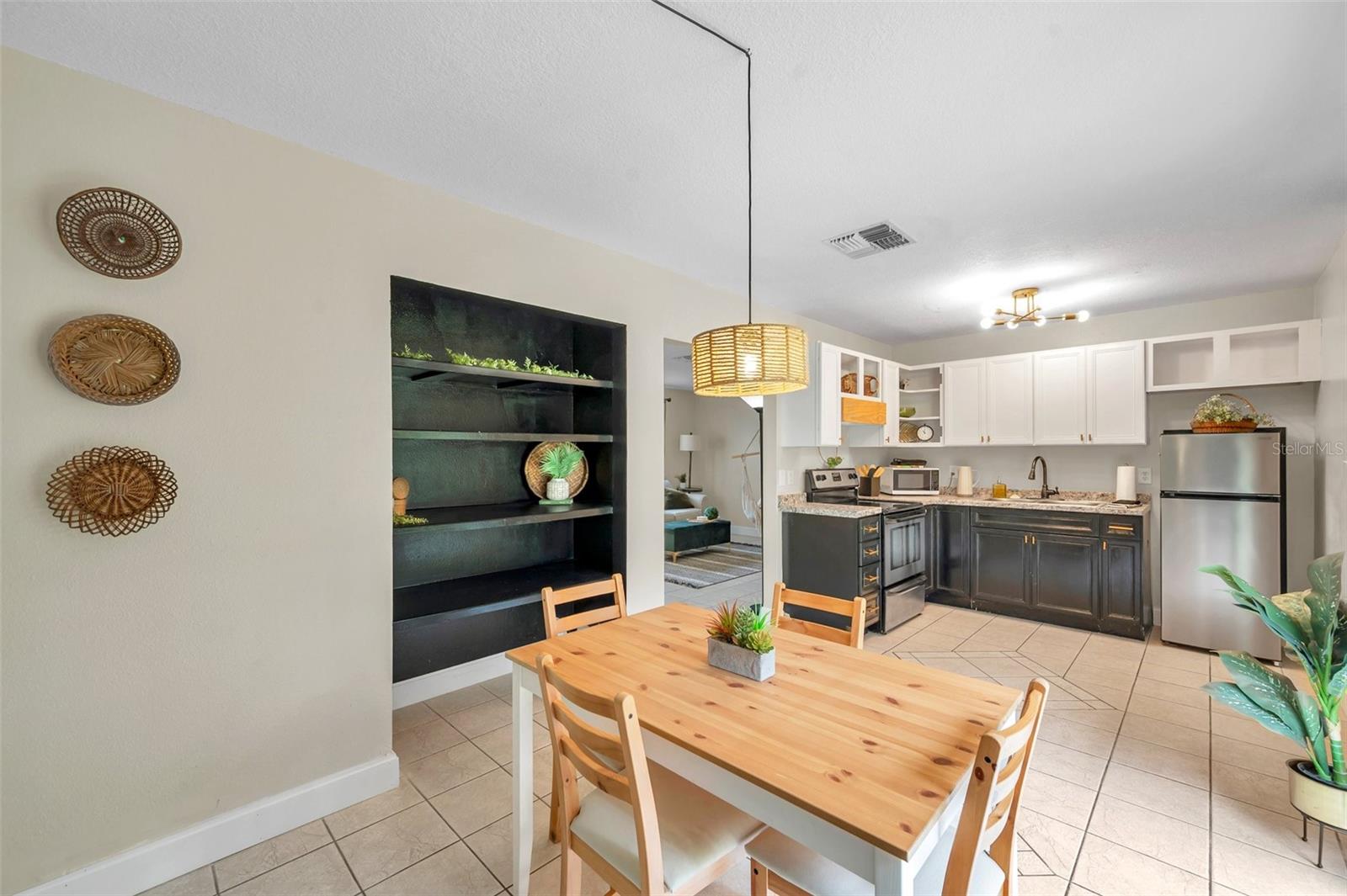 CRYSTAL PARK - Residential Lease