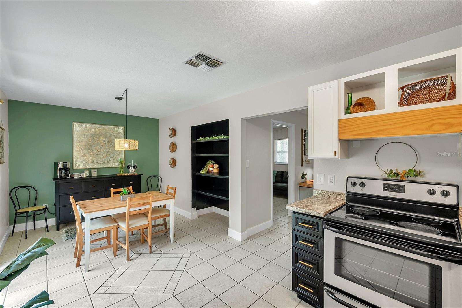 CRYSTAL PARK - Residential Lease