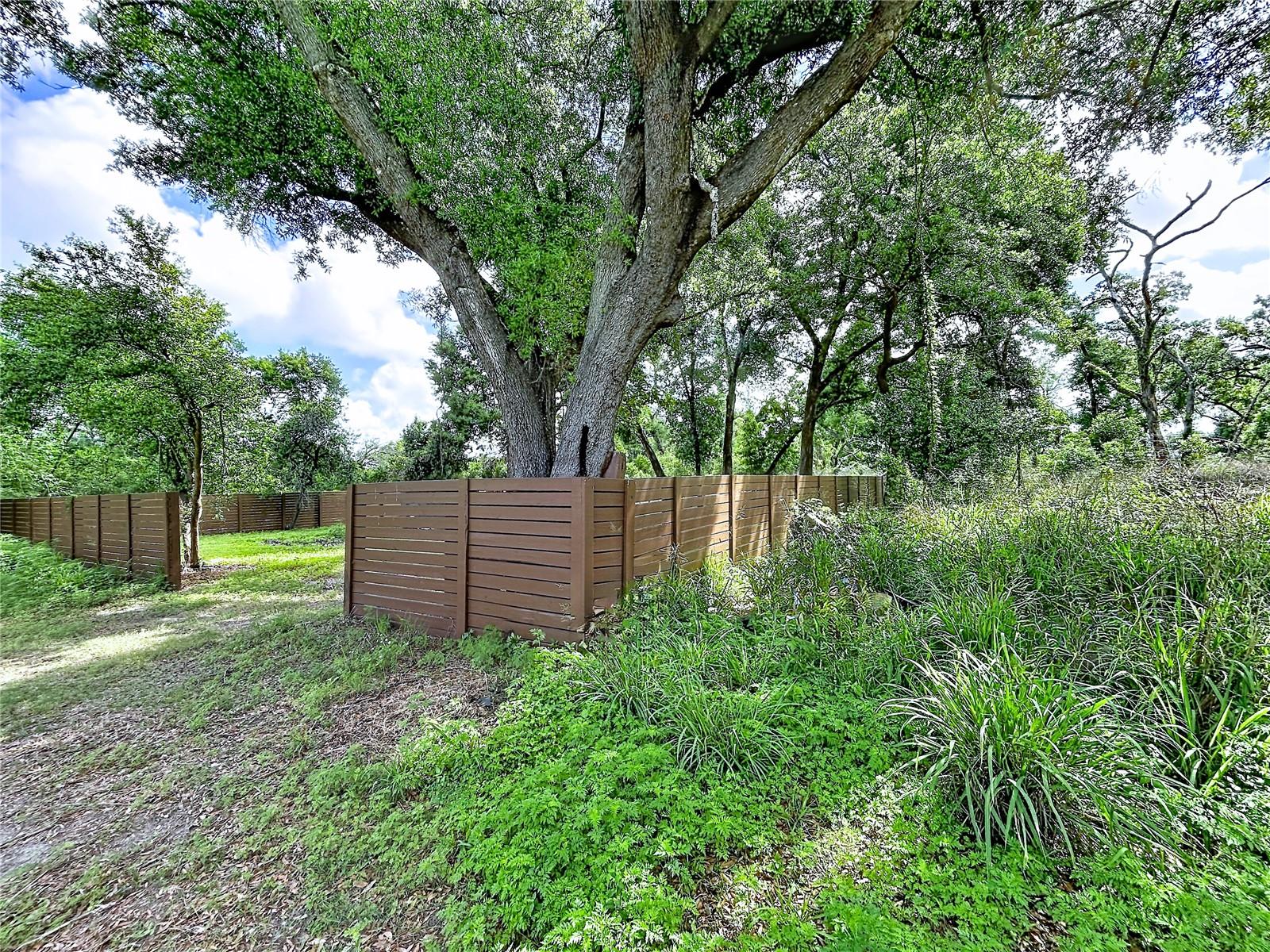 PERRYWOOD - Land