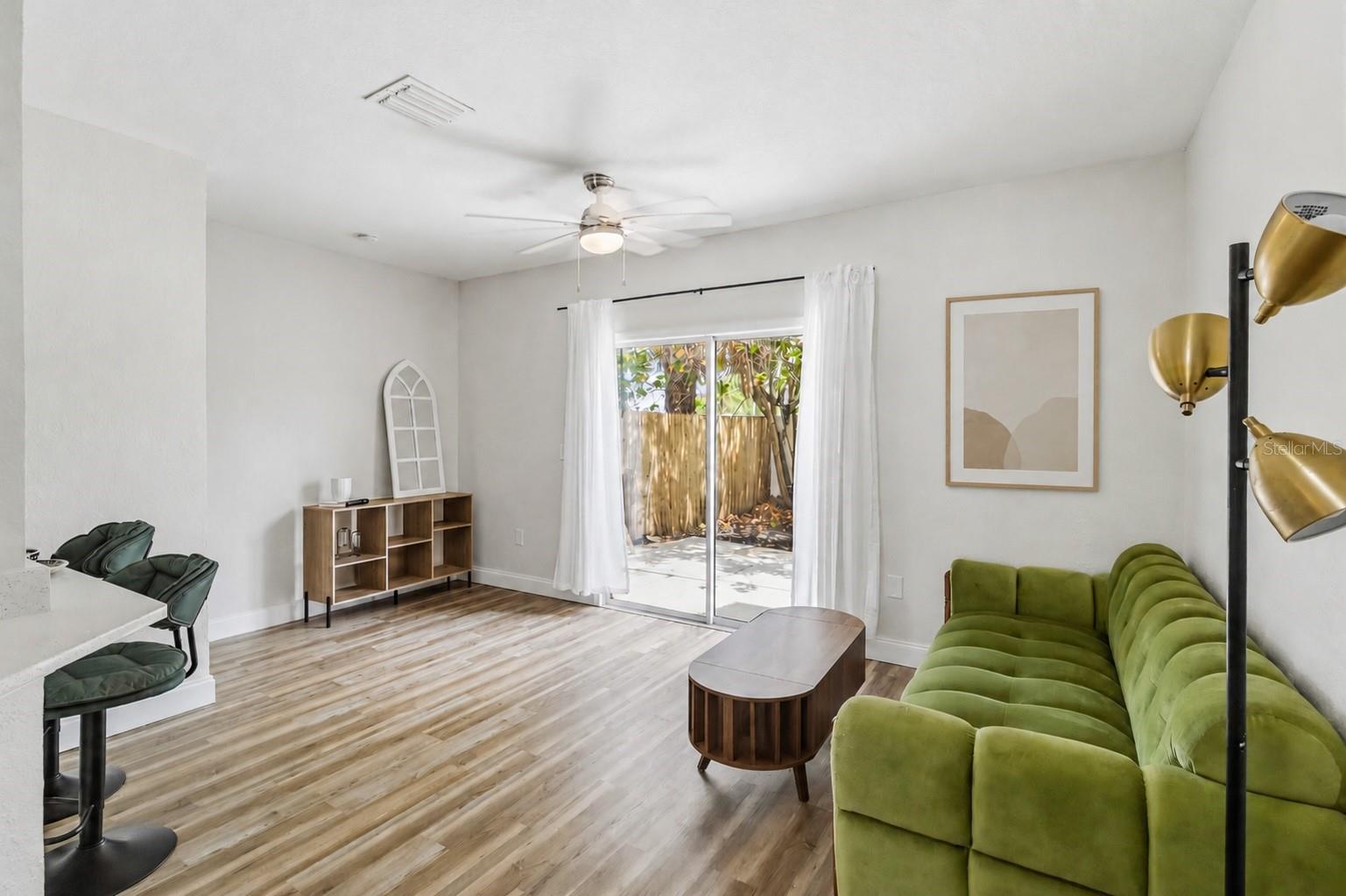 LAS PALMAS TWNHMS - Residential