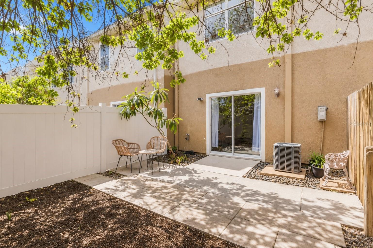 LAS PALMAS TWNHMS - Residential