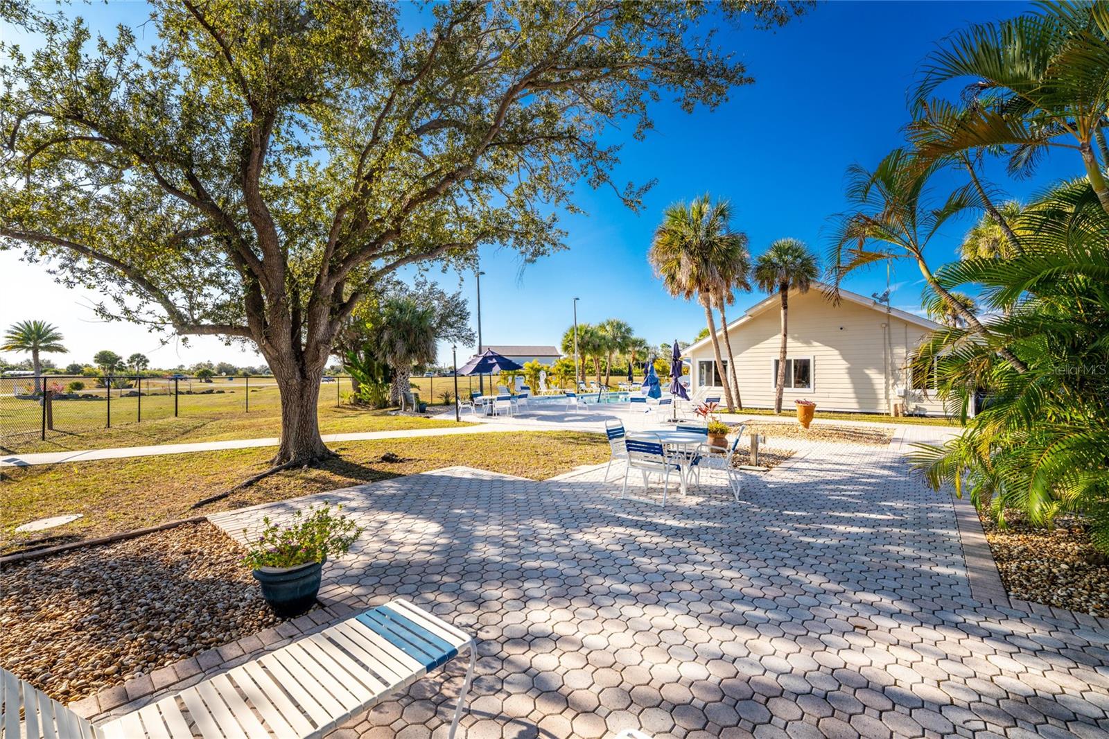 VILLAGE HOLIDAY LAKE - Residential