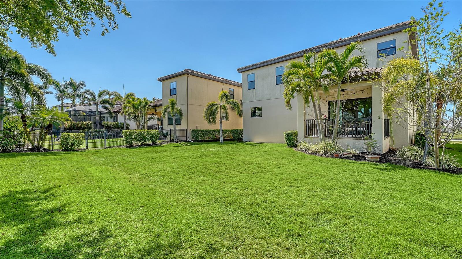 LEGENDS BAY - Residential