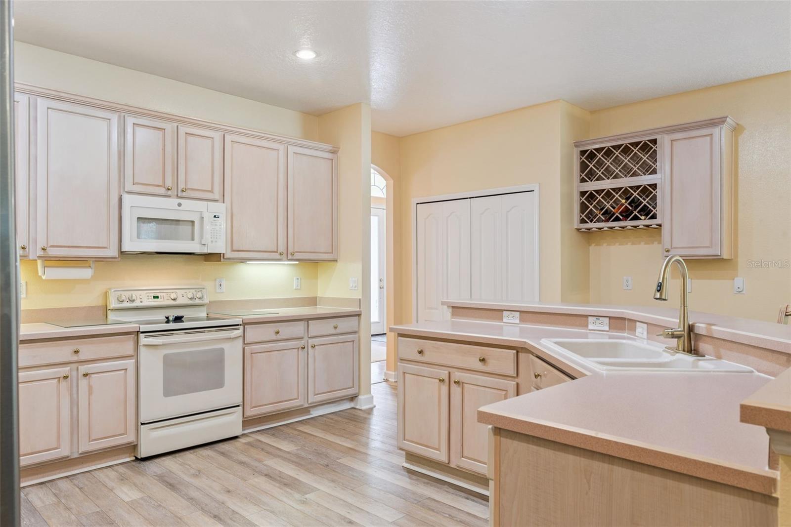 SEVILLE CHASE - Residential