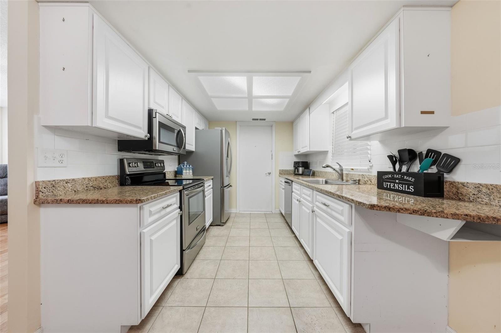 PALM CAY 02 - Residential