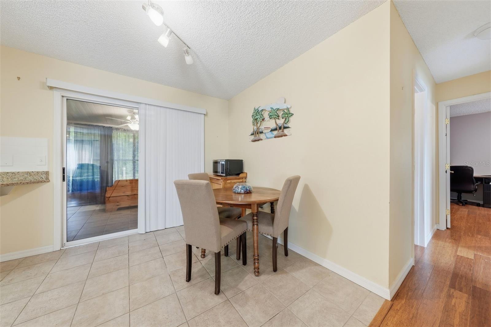 PALM CAY 02 - Residential